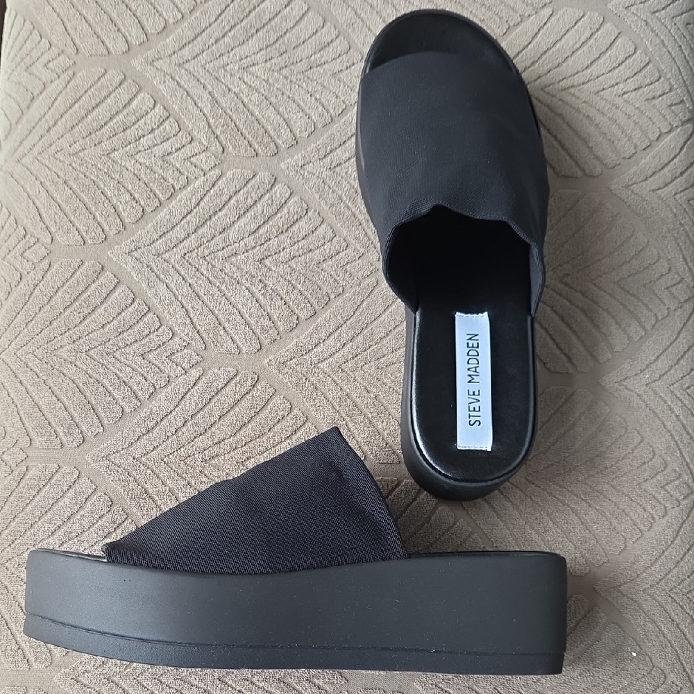 Steve Madden Slinky Black Platform Sandals NEW Size 7